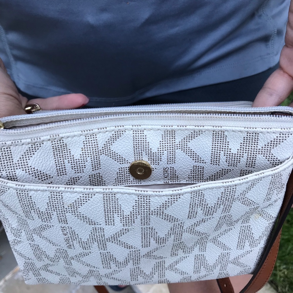 Used Michael Kors crossbody - Picture 7 of 7